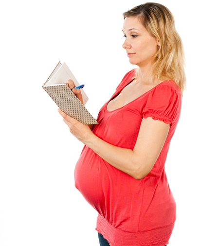 Беременная с записной книжкой
