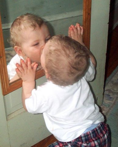 Фото на тему «Почему нельзя показывать новорожденного в зеркало?»